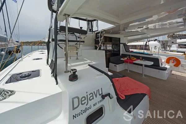 Lagoon 42 - Yacht Charter Sailica