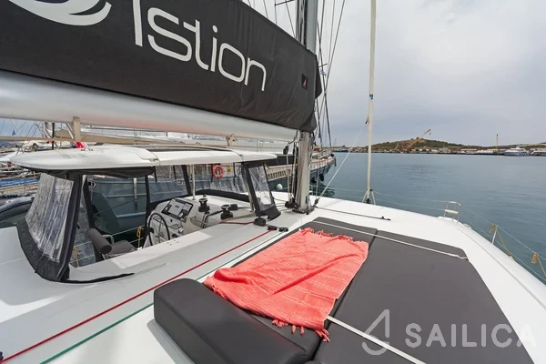 Lagoon 42 - Yacht Charter Sailica