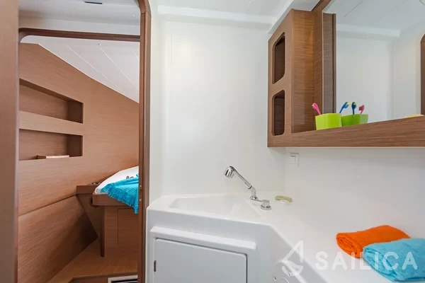 Lagoon 42 - Yacht Charter Sailica