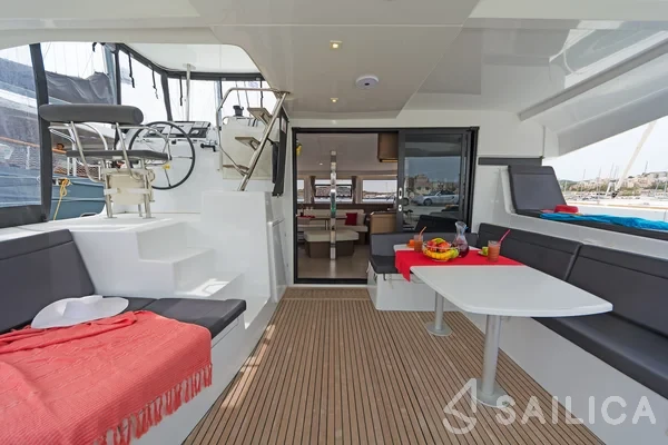 Lagoon 42 - Yacht Charter Sailica