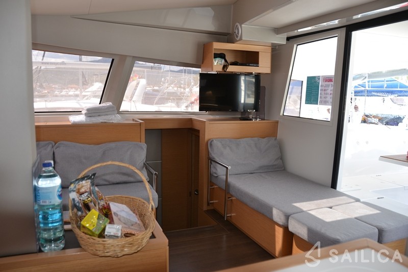 Nautitech 46 Fly - Yacht Charter Sailica