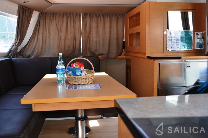 Helia 44 - Yacht Charter Sailica