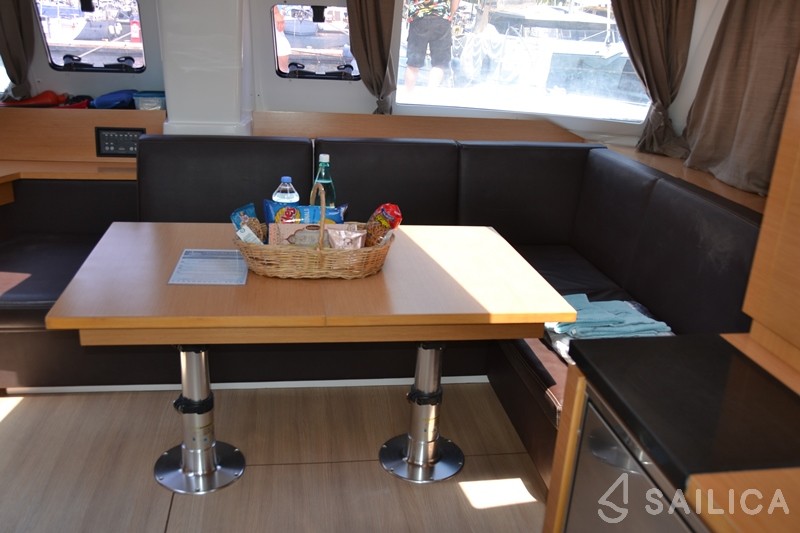 Helia 44 - Yacht Charter Sailica