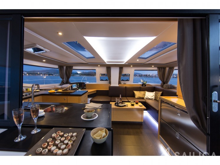 Helia 44 - Yacht Charter Sailica