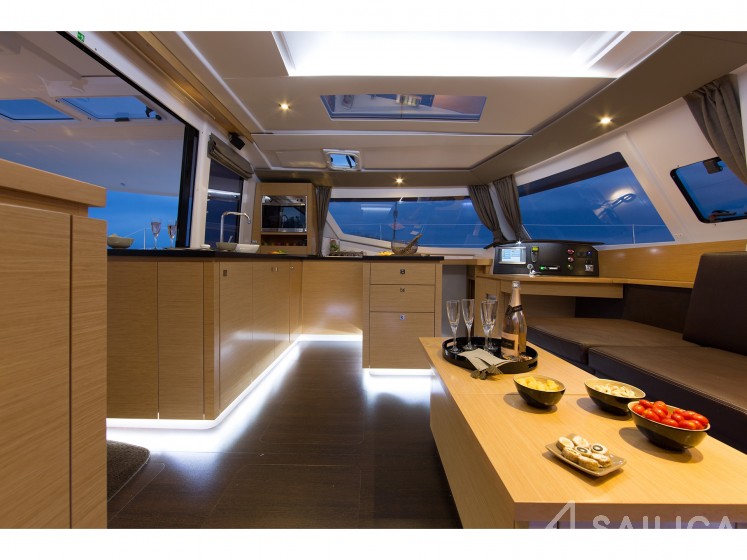 Helia 44 - Yacht Charter Sailica
