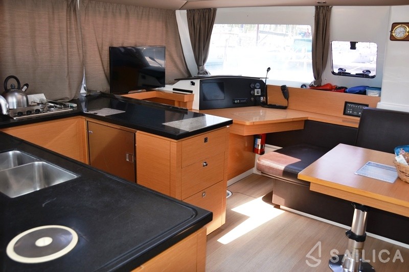 Helia 44 - Yacht Charter Sailica