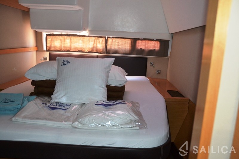 Helia 44 - Yacht Charter Sailica