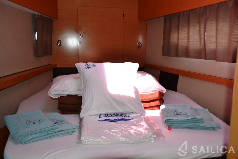 Helia 44 - Yacht Charter Sailica