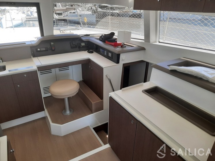 Bali 4.1 - Yacht Charter Sailica