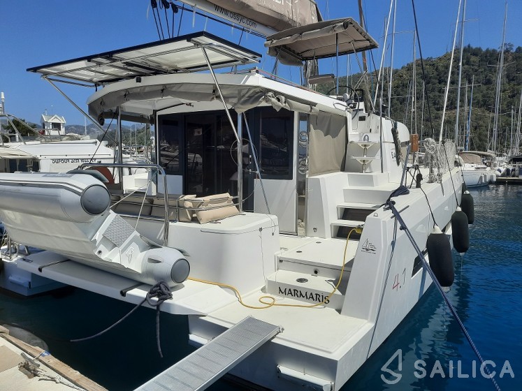Bali 4.1 - Yacht Charter Sailica