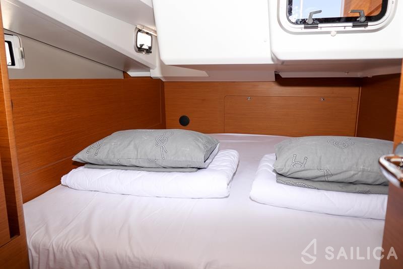 Sun Odyssey 440 - Yacht Charter Sailica