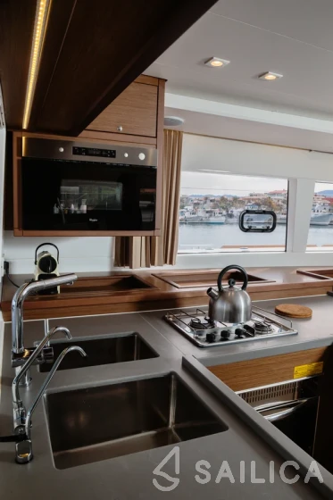 Lagoon 450 - Yacht Charter Sailica