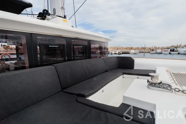 Lagoon 450 - Yacht Charter Sailica