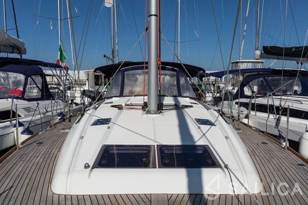 Sun Odyssey 479 - Yacht Charter Sailica