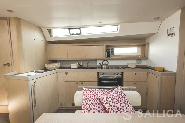 Oceanis 45 - Yacht Charter Sailica