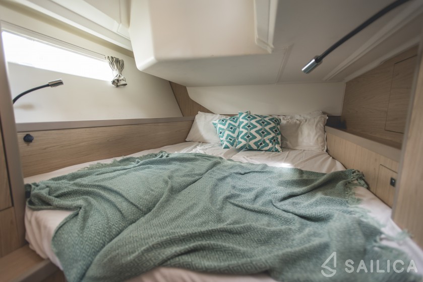 Oceanis 45 - Yacht Charter Sailica