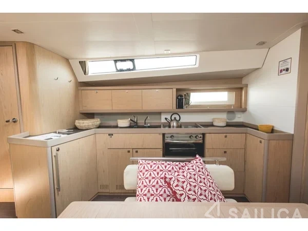 Oceanis 45 - Yacht Charter Sailica