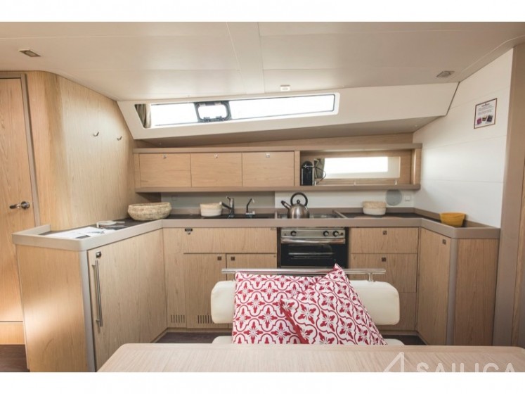 Oceanis 45 - Yacht Charter Sailica