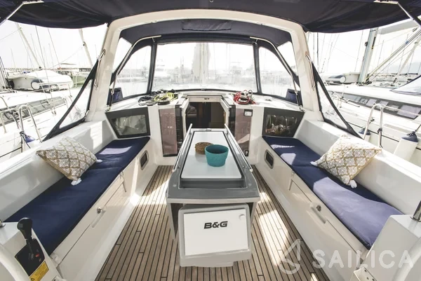 Oceanis 45 - Yacht Charter Sailica