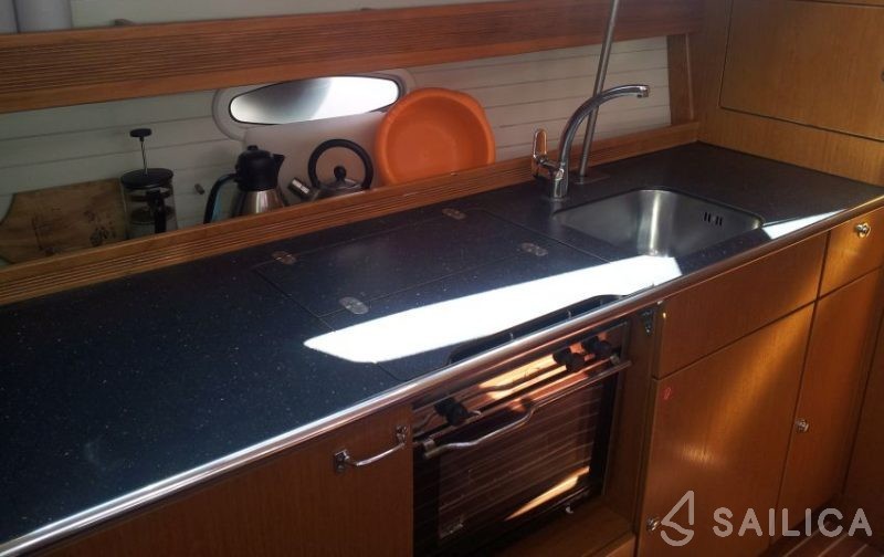 Bavaria 43 Cruiser - Yacht Charter Sailica