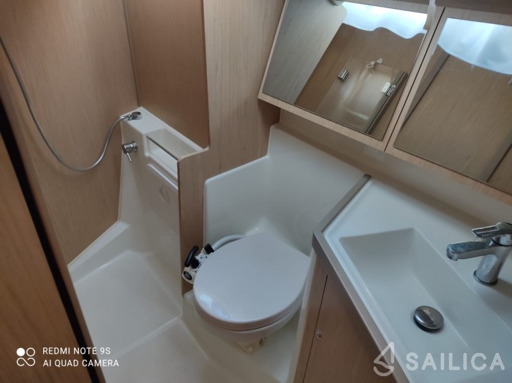 Oceanis 41.1 - Yacht Charter Sailica