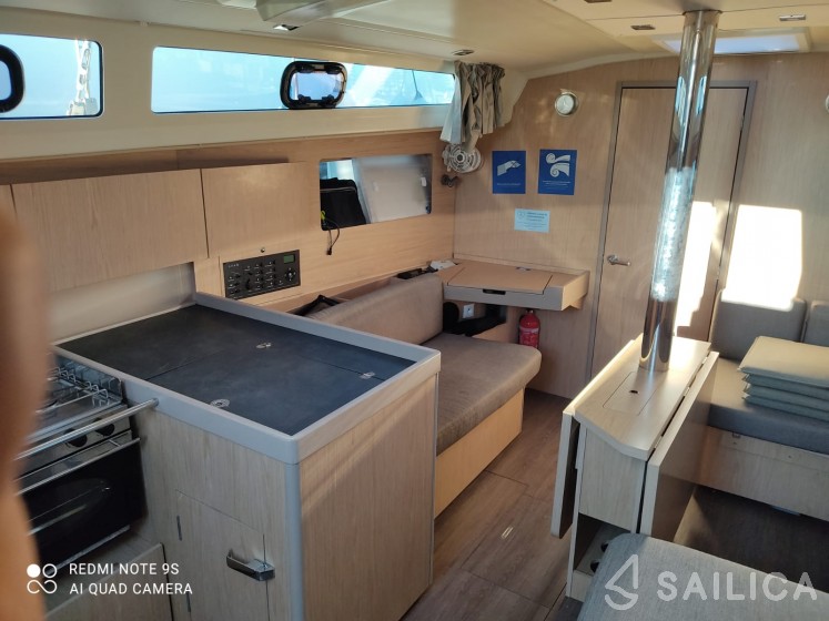 Oceanis 41.1 - Yacht Charter Sailica