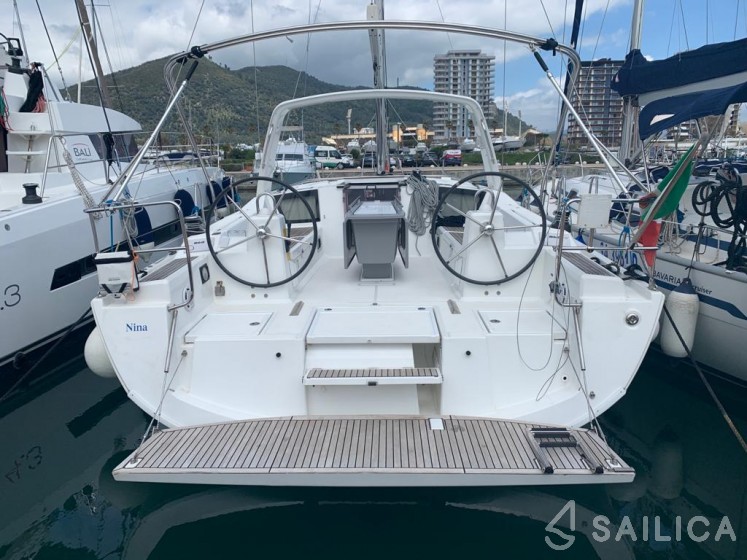 Oceanis 41.1 - Yacht Charter Sailica
