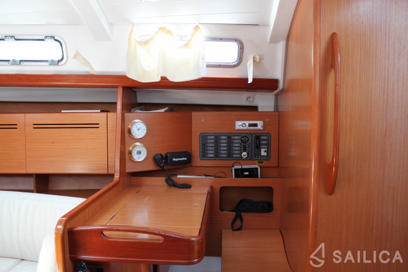Cyclades 43.3 - Yacht Charter Sailica