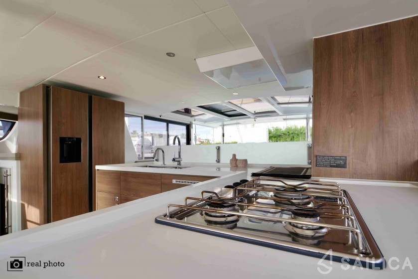 Bali 4.6 - Yacht Charter Sailica