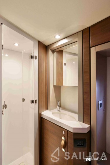 Bali 4.6 - Yacht Charter Sailica