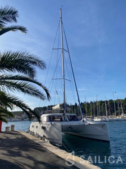 Nautitech 40 open NEW - 4 + 2 cab. - Yacht Charter Sailica