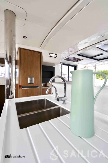 Bali 4.2 - Yacht Charter Sailica