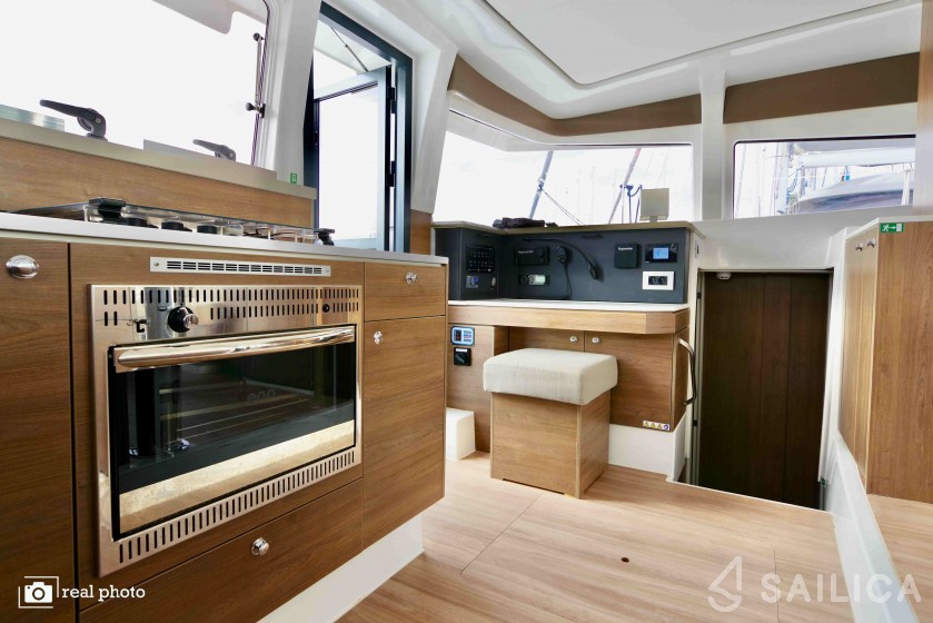 Bali 4.2 - Yacht Charter Sailica