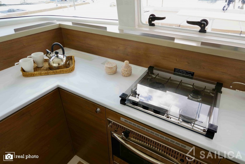 Bali 4.2 - Yacht Charter Sailica