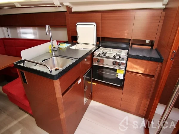 Hanse 418 - Yacht Charter Sailica