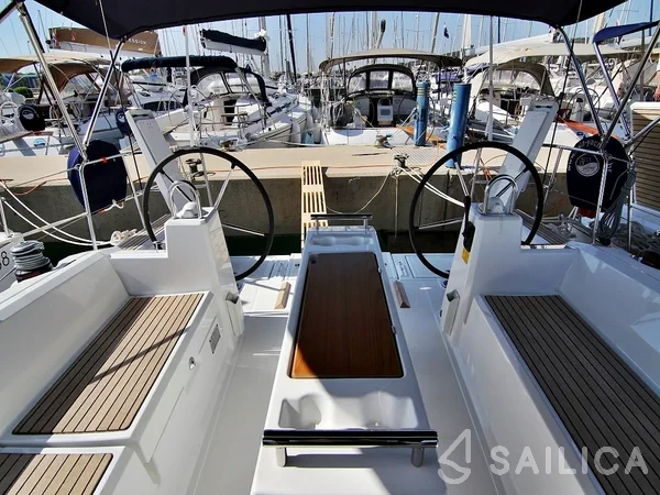 Hanse 418 - Yacht Charter Sailica