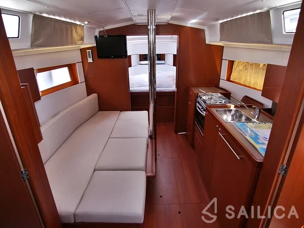 Oceanis 38.1 - Yacht Charter Sailica