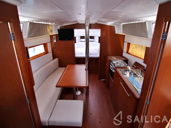 Oceanis 38.1 - Yacht Charter Sailica