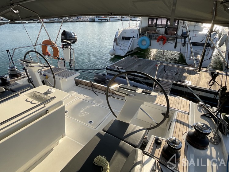 Oceanis 51.1 - Yacht Charter Sailica