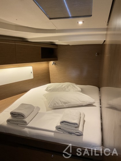 Oceanis 51.1 - Yacht Charter Sailica