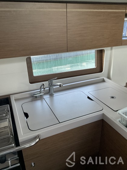 Oceanis 51.1 - Yacht Charter Sailica