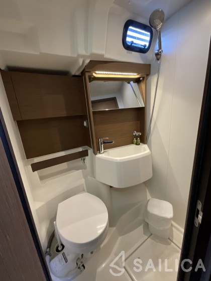 Oceanis 51.1 - Yacht Charter Sailica
