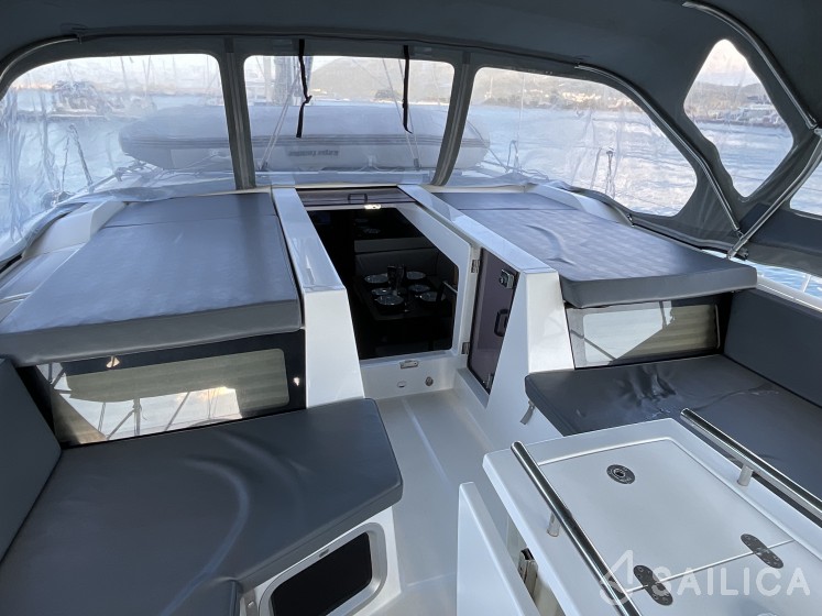 Oceanis 51.1 - Yacht Charter Sailica