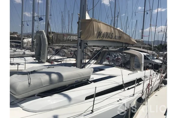Oceanis 51.1 - Yacht Charter Sailica