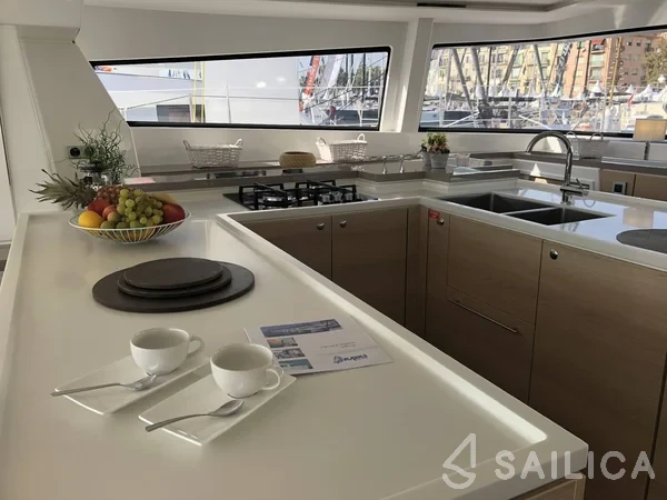 Bali 5.4. - Yacht Charter Sailica