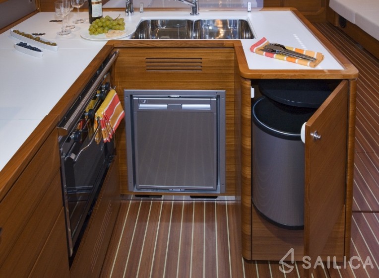 Salona 44 - Yacht Charter Sailica