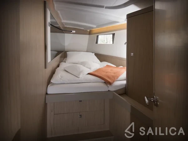 Oceanis 48 - Yacht Charter Sailica