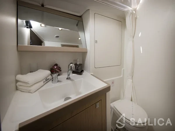 Oceanis 48 - Yacht Charter Sailica