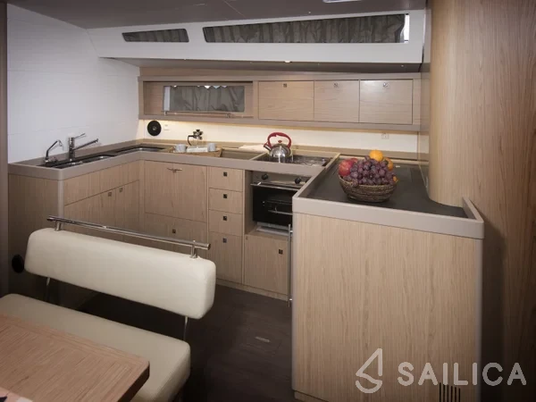 Oceanis 48 - Yacht Charter Sailica