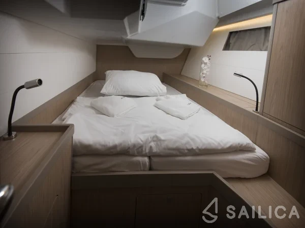 Oceanis 48 - Yacht Charter Sailica